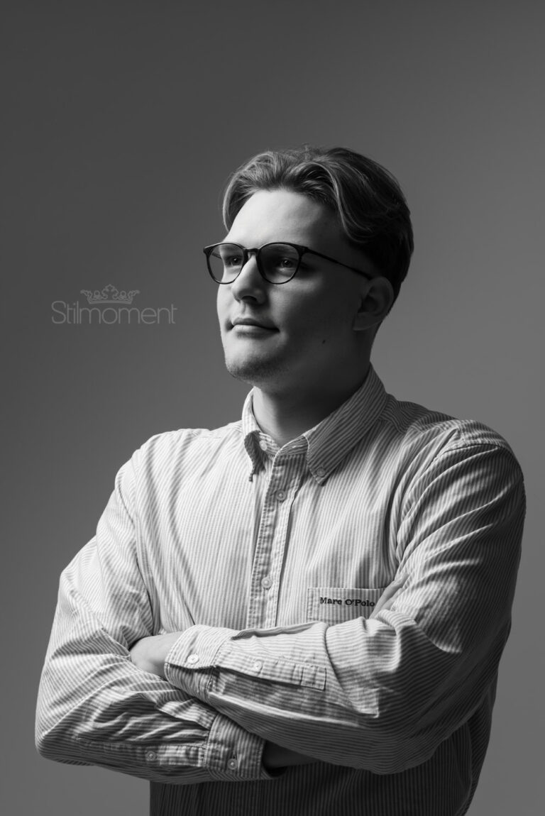 Bewerbungsfotos Mann mit Brille und Hemd